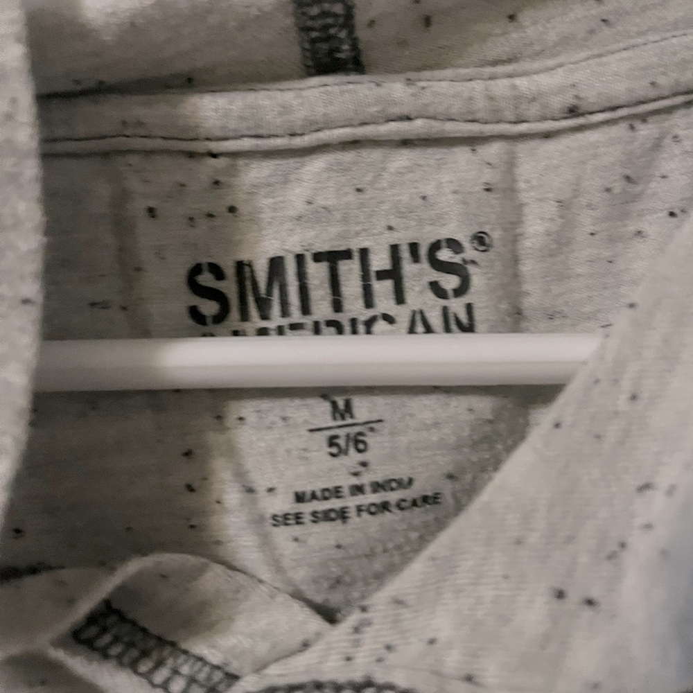 Boys size 5/6 hooded long sleeve tee